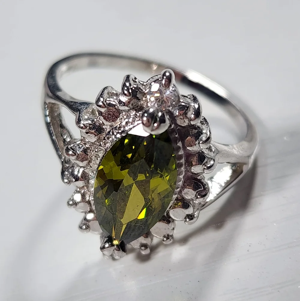 Silver Tone Marquise Olive Green Glass Ring. 9.5 - Picture 2 of 5